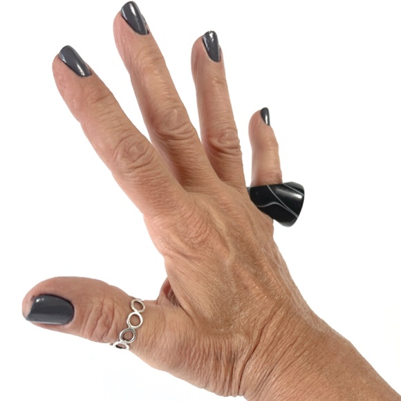 Vintage Size 6.25 Lucite Ring Chunky Flat Top Dome Black Swirl Unisex Geometric - Picture 7 of 13